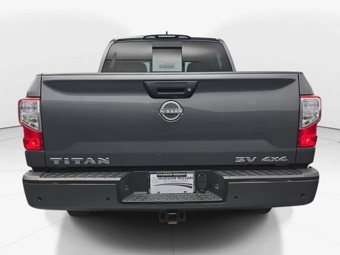 Used 2024 Nissan Titan SV image 8