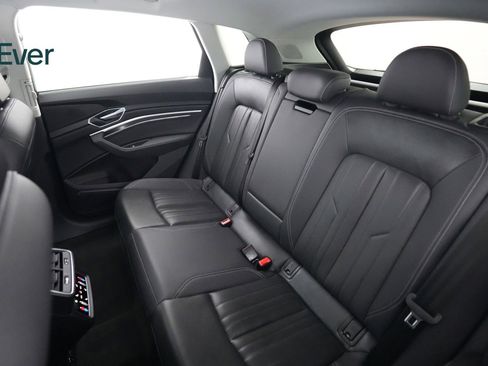 Used 2023 Audi e-tron Premium Plus w/ Premium Plus Package AWD/4WD image 24