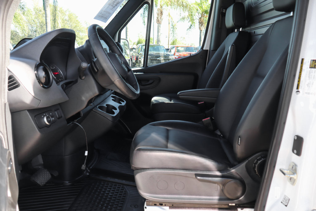 Used 2025 Mercedes-Benz Sprinter 2500 image 23