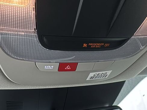 Used 2025 Kia Sorento EX image 32