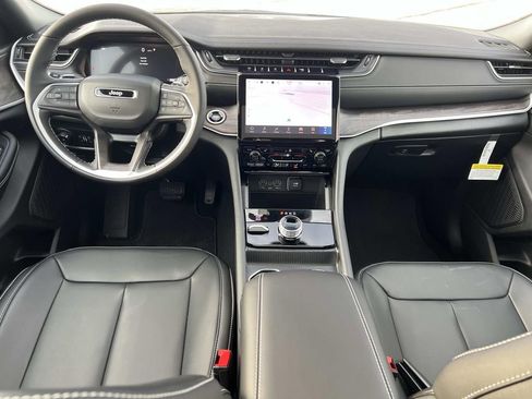 New 2025 Jeep Grand Cherokee L Limited image 10