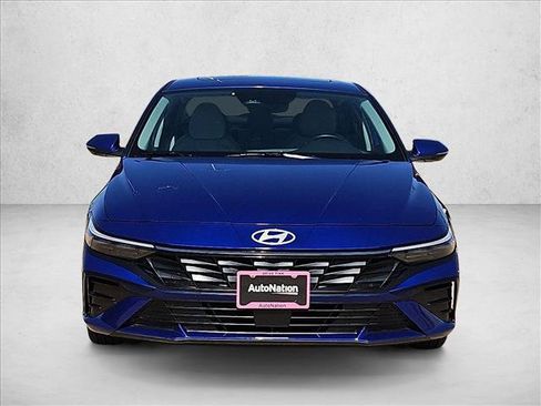 Used 2025 Hyundai Elantra Limited FWD image 2