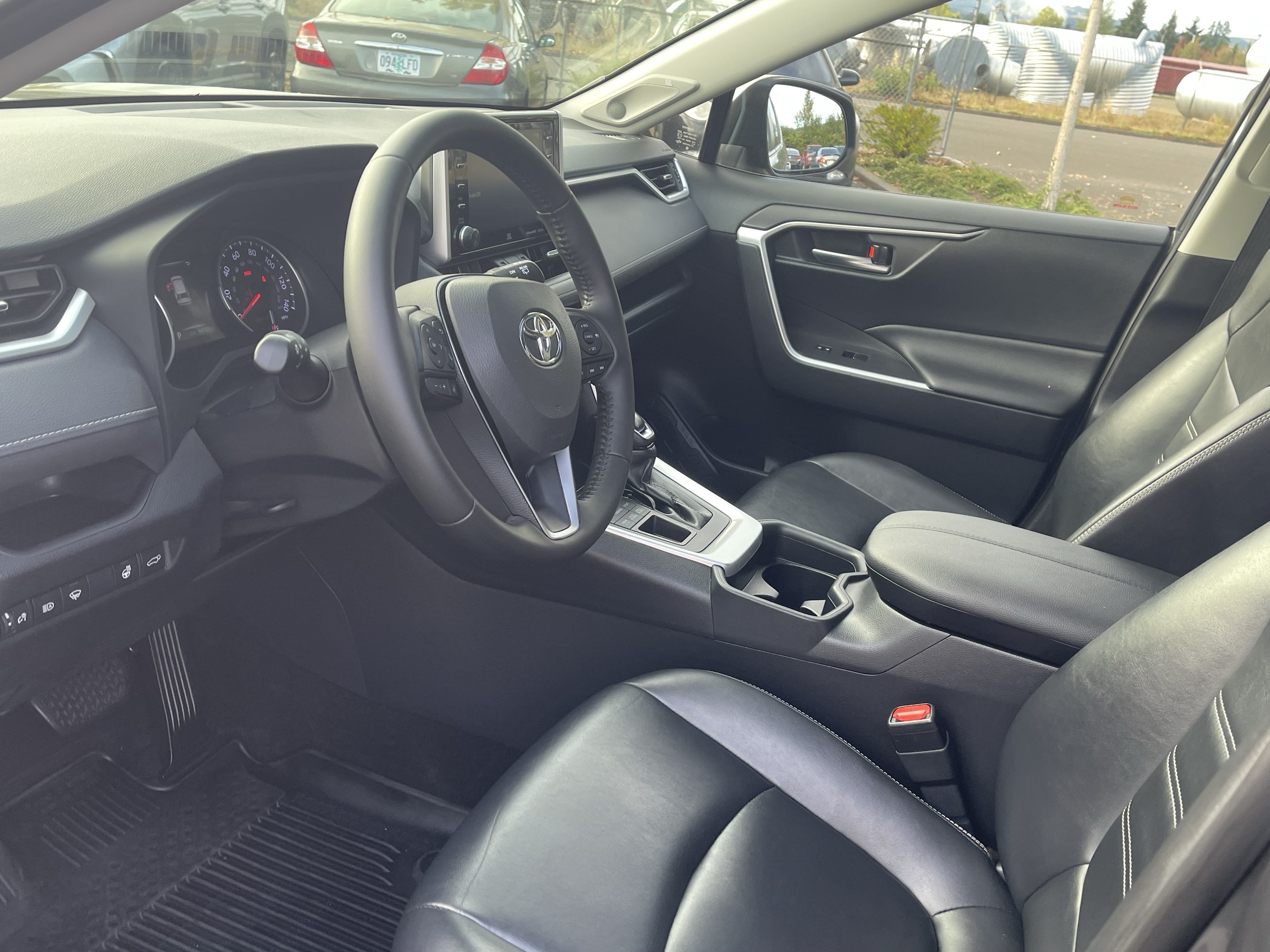 Used 2020 Toyota RAV4 XLE Premium AWD/4WD image 10