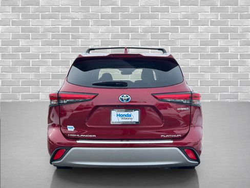 Used 2021 Toyota Highlander Platinum image 4
