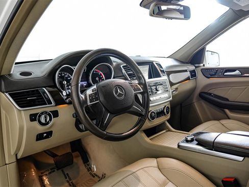 Used 2015 Mercedes-Benz GL 320 BlueTEC 4MATIC image 2