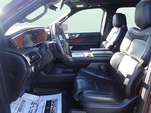 Used 2019 Lincoln Navigator Reserve image 29