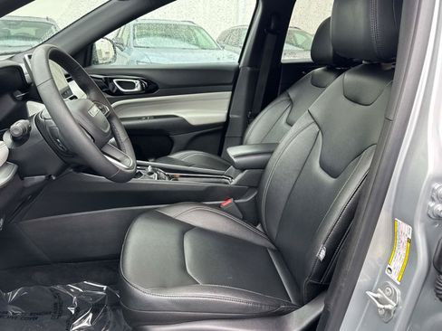 Used 2025 Jeep Compass Limited AWD/4WD image 21