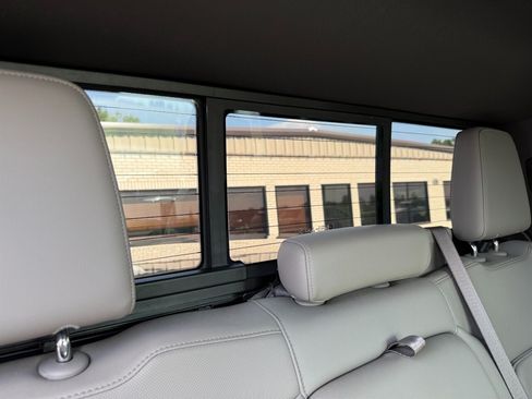 Used 2019 GMC Sierra 1500 SLT w/ SLT Premium Plus Package AWD/4WD image 16