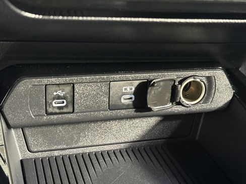 Used 2025 Toyota Prius LE image 34