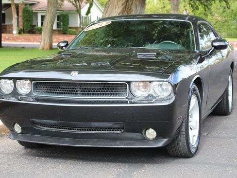 Used 2010 Dodge Challenger SE image 18