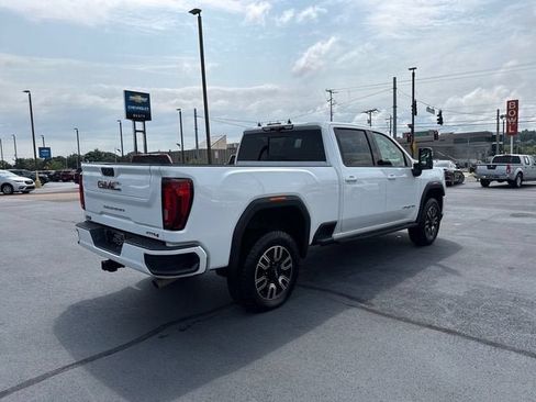Used 2022 GMC Sierra 2500 AT4 w/ AT4 Premium Plus Package AWD/4WD image 3