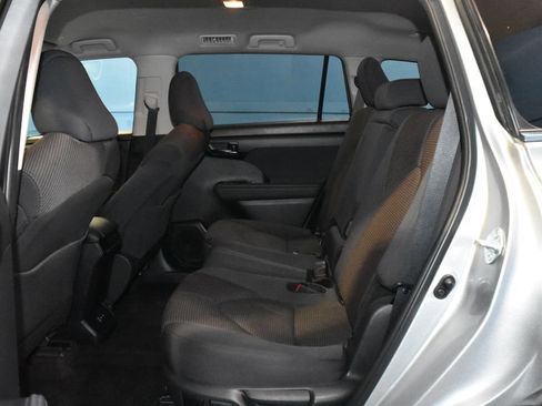 Used 2024 Toyota Highlander AWD image 21