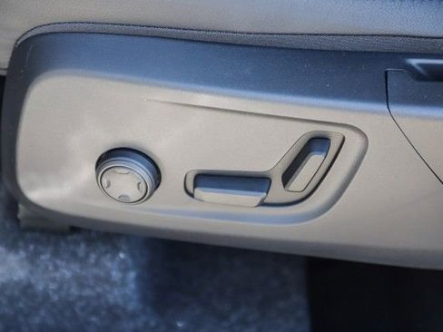 Used 2025 Volvo XC40 B5 Core w/ Protection Package Premier image 24