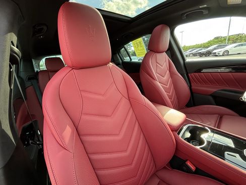 Used 2025 Maserati Grecale Folgore AWD/4WD image 32