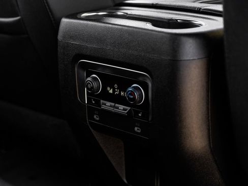 Used 2024 Chevrolet Suburban Premier image 34