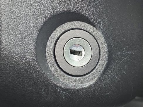 Used 2023 Hyundai Venue SE image 17