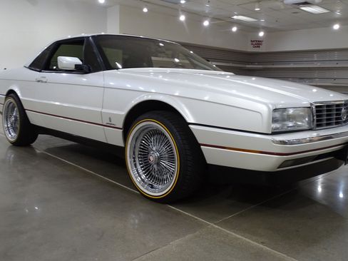 Used 1991 Cadillac Allante FWD image 21