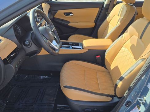 Used 2025 Nissan Sentra SV w/ SV Premium Package image 18