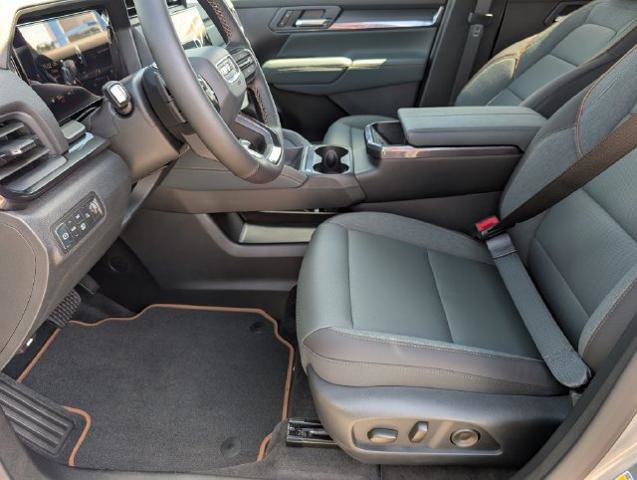 New 2026 GMC Terrain AT4 w/ LPO, Black Badging Package AWD/4WD image 19