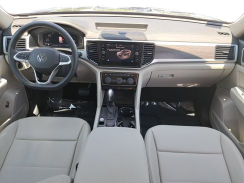 Certified 2023 Volkswagen Atlas SE w/ Panoramic Sunroof Package AWD/4WD image 9