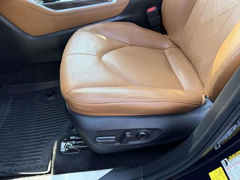 Used 2023 Toyota Highlander Platinum image 17