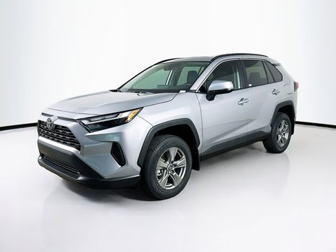 Used 2025 Toyota RAV4 XLE w/ Convenience Package FWD image 3