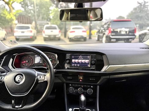 Used 2019 Volkswagen Jetta SE FWD image 9