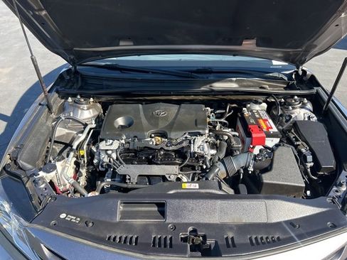 Used 2020 Toyota Camry SE image 11