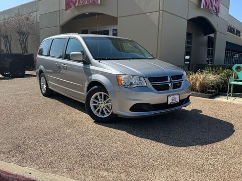 Used 2016 Dodge Grand Caravan SXT w/ Rear Park Assist Package image 1