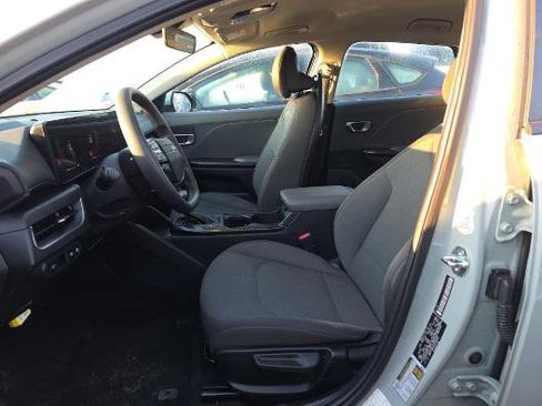 Used 2025 Kia K4 LXS FWD image 7