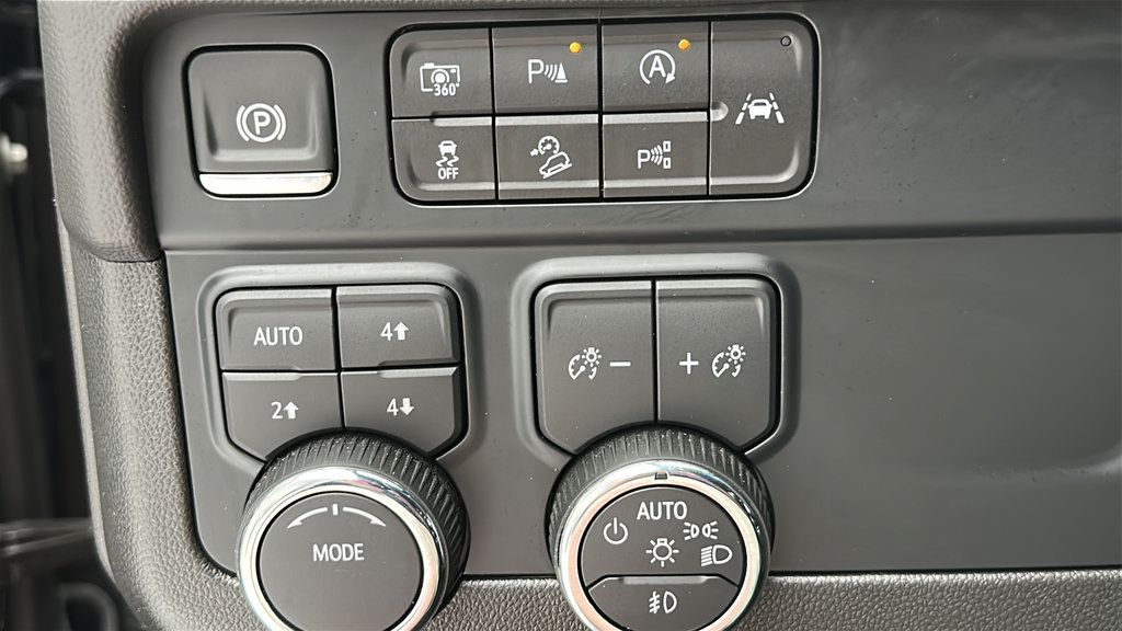 Used 2025 Chevrolet Tahoe Z71 AWD/4WD image 19