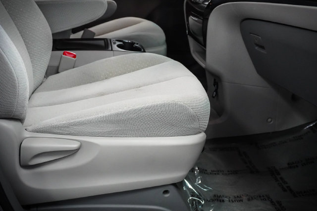Used 2014 Toyota Sienna LE FWD image 23