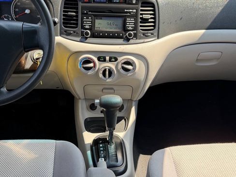 Used 2010 Hyundai Accent GLS FWD image 13