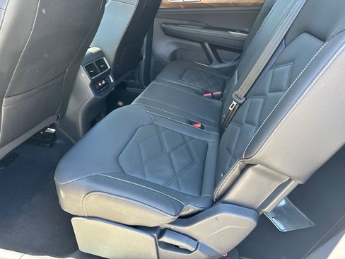 Used 2025 Volkswagen Atlas SE FWD image 21
