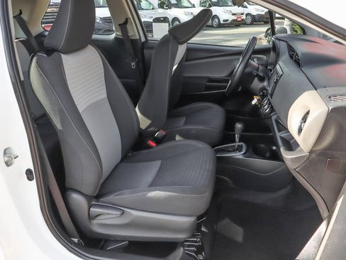 Used 2018 Toyota Yaris L image 35