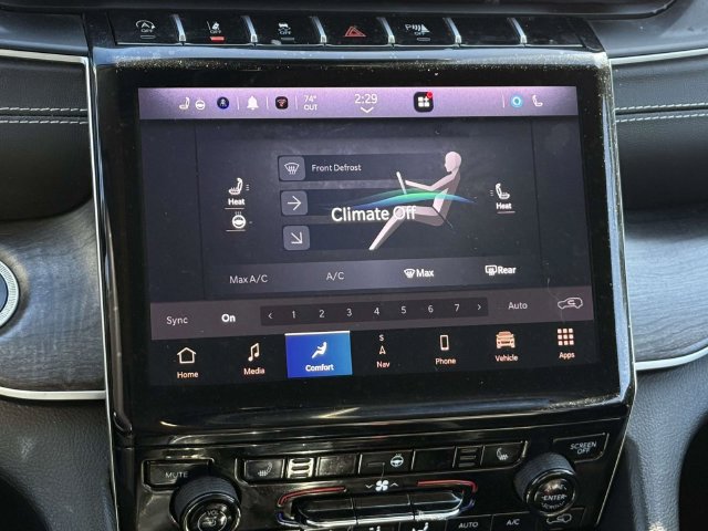 Used 2023 Jeep Grand Cherokee Limited w/ Black Appearance Package AWD/4WD image 13