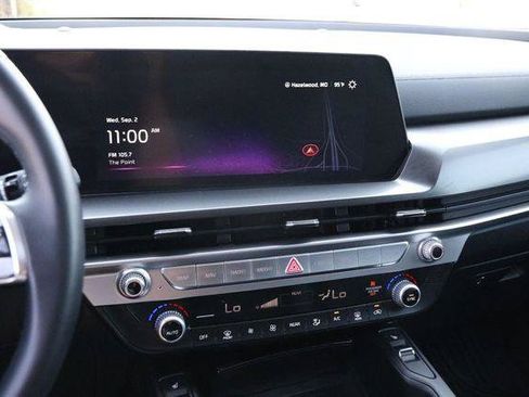 Used 2025 Kia Telluride S FWD image 18
