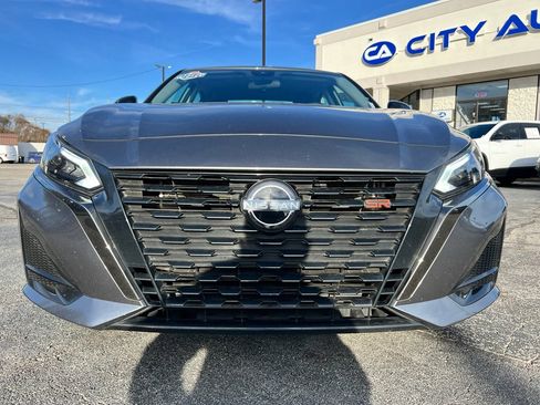Used 2023 Nissan Altima 2.5 SR image 2