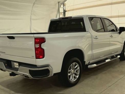 Used 2022 Chevrolet Silverado 1500 LT AWD/4WD image 4