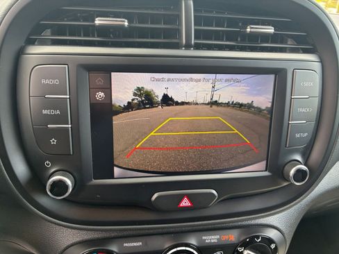 Used 2025 Kia Soul LX w/ LX Technology Package FWD image 24