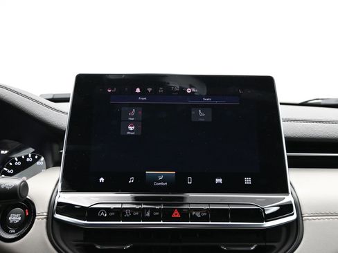 Used 2025 Jeep Compass Limited image 25