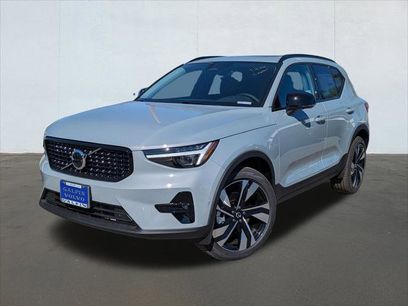 New 2026 Volvo XC40 B5 Ultra w/ Climate Package