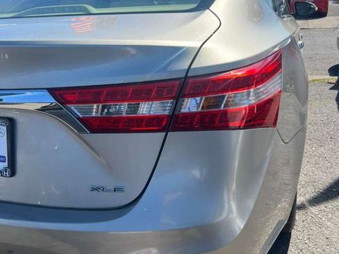Used 2015 Toyota Avalon XLE FWD image 10