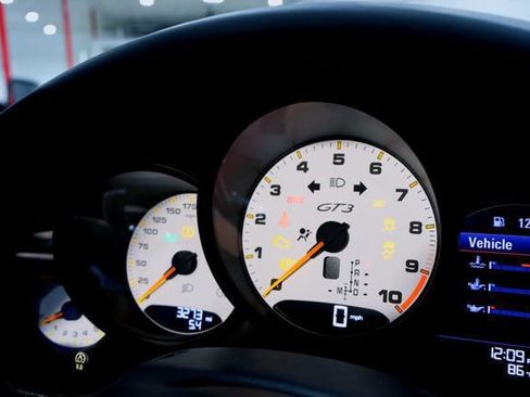 Used 2018 Porsche 911 GT3 w/ Sport Chrono Package RWD image 32