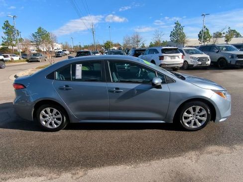 Used 2023 Toyota Corolla LE image 3