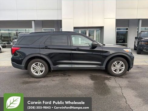 Used 2020 Ford Explorer XLT w/ Comfort Package image 4