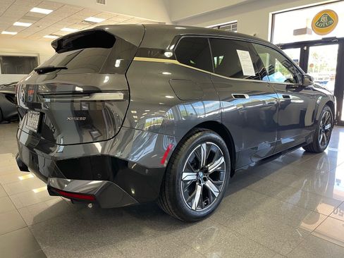 Used 2022 BMW iX xDrive50 w/ Premium Package AWD/4WD image 5