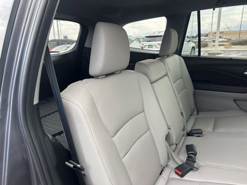 Used 2022 Honda Pilot Touring image 16