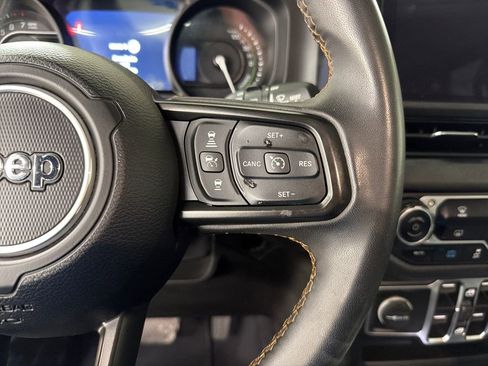 Used 2024 Jeep Wrangler Unlimited AWD/4WD image 21