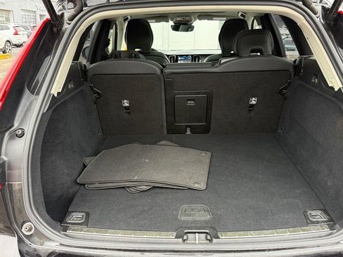 Certified 2025 Volvo XC60 B5 Plus image 5